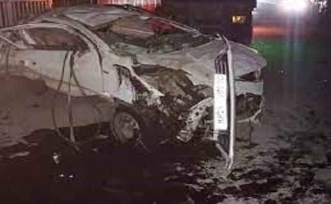 सतना: मैहर में नेशनल हाइवे 39 पर सड़क किनारे खड़े ट्रक में घुसी कार, तीन लाेगों की मौत