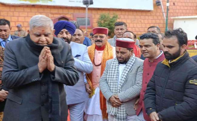 उप राष्ट्रपति जगदीप धनखड़ ने सपरिवार किये गंगोत्री धाम के दर्शन