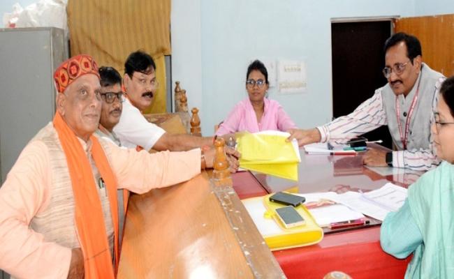 छग विस चुनाव : आज जांजगीर जिले में 17 अभ्यर्थियों ने लिया नाम निर्देशन पत्र