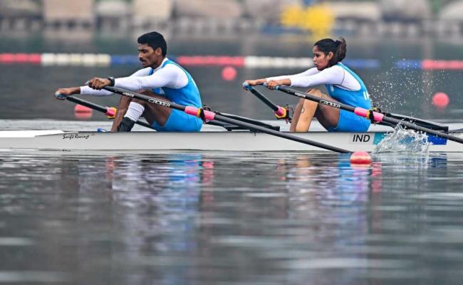एशियाई पैरा खेल: भारतीय नाविक अनीता, नारायण कोंगनापल्ले ने पीआर3 मिश्रित युगल स्कल्स में जीता रजत