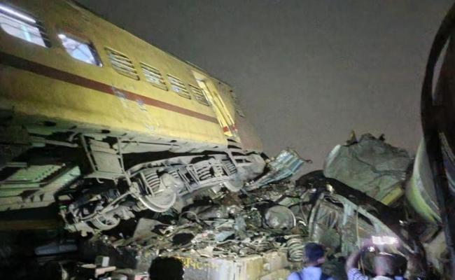 आंध्र प्रदेश ट्रेन हादसे में 14 की मौत, 113 घायल, राहत और बचाव अभियान जारी