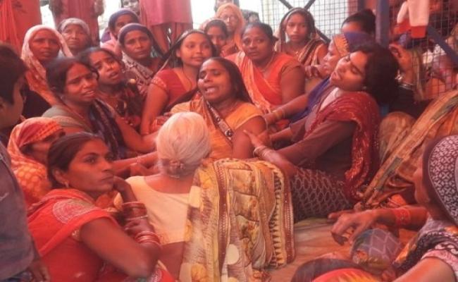 बाराबंकी सड़क हादसे में तीन की मौत, दो घायल