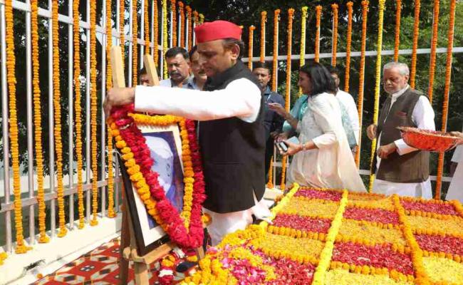 आचार्य नरेंद्र देव ने आजीवन गरीबी और अशिक्षा के विरुद्ध संघर्ष किया : अखिलेश यादव