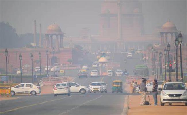 दिल्ली में सांसों पर संकट बढ़ा, एक्यूआई का स्तर 336