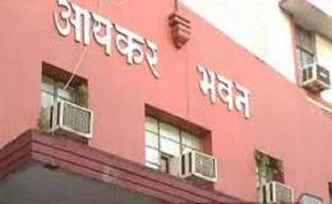 आगरा की चार तेल कंपनियों पर आयकर का छापा