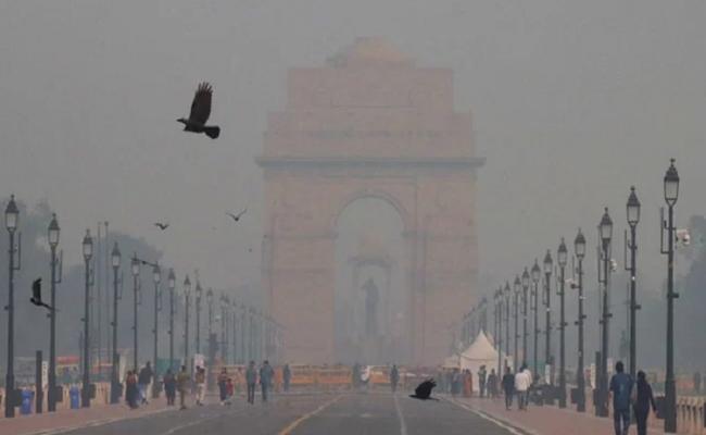 दिल्ली में 'हवा' ने लगाया आपातकाल, आज और कल स्कूल रहेंगे बंद