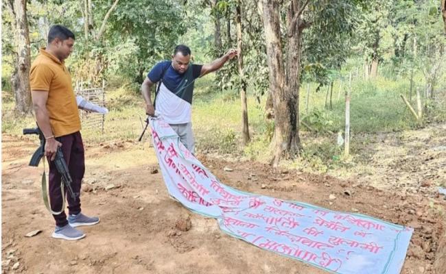 छग विस चुनाव: चुनाव बहिष्कार को लेकर नक्सलियों ने लगाए बैनर