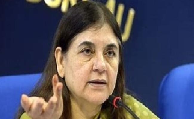 रेव पार्टियों में नशीली दवाओं के रूप में सांप का जहर देने वालों को जेल भेज देना चाहिए: मेनका गांधी