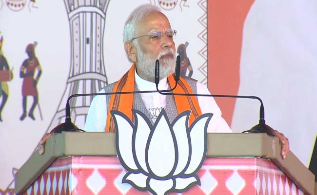 कांग्रेस की प्राथमिकता भ्रष्टाचार में लिप्त होकर अपना खजाना भरना : प्रधानमंत्री