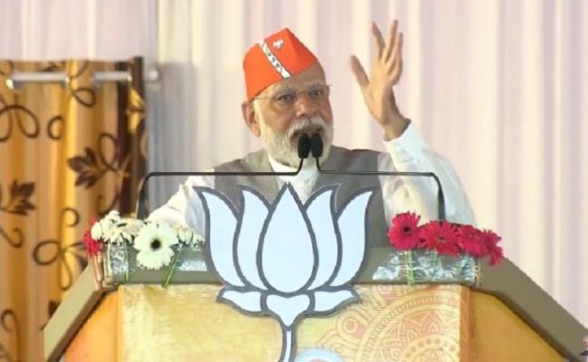 कांग्रेस के पास सिर्फ झूठी घोषणाएं ही बची हैं : नरेन्द्र मोदी