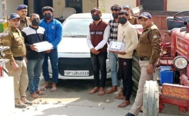 पांच बदमाश गिरफ्तार, ट्रैक्टर ट्राली और कार बरामद	