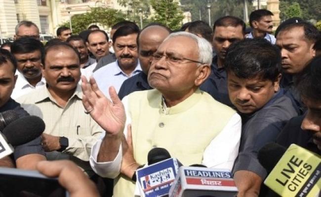 नीतीश ने मंगलवार को दिए बयान पर मांगी मांफी, भाजपा के हंगामे के कारण विधानसभा दो बजे तक स्थगित