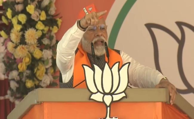 कांग्रेस के राष्ट्रीय अध्यक्ष रिमोट से चलते हैं: नरेन्द्र मोदी