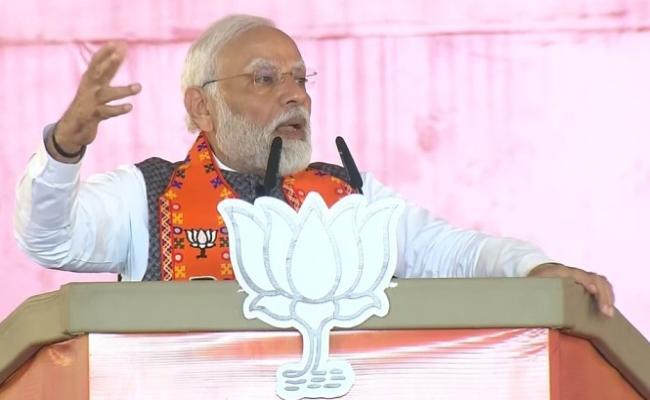 कांग्रेस के विकास मॉडल में हर चीज थी लापताः नरेन्द्र मोदी