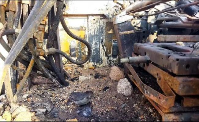 सयाल खदान में माइनिंग कंपनी की मशीन में अपराधियों ने लगाई आग