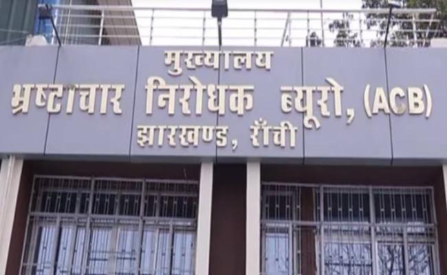 एसीबी ने रातू सीओ को रिश्वत लेते किया गिरफ्तार