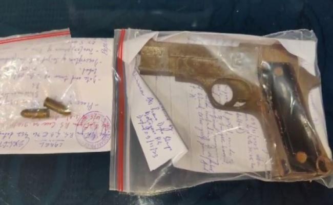 7 एमएम पिस्टल के साथ एक गिरफ्तार