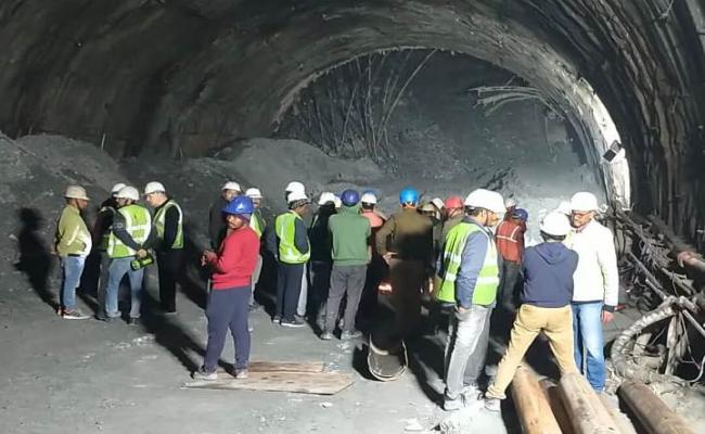 उत्तराखंड के यमुनोत्री राष्ट्रीय राजमार्ग पर 12 घंटे से टनल में फंसे मजदूरों का रेस्क्यू युद्धस्तर पर जारी, अभी लगेगा रेस्क्यू में समय