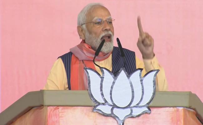 कांग्रेस को सिर्फ अपने परिवार जबकि भाजपा को आपके बच्चों की चिंता : नरेन्द्र मोदी