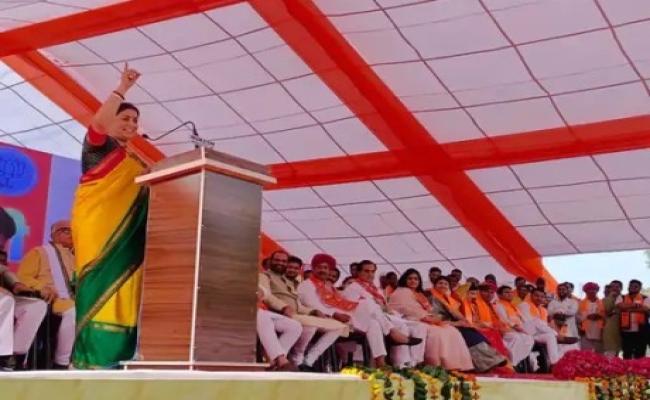 देवली में बैंसला के समर्थन में जनसभा कर ईरानी ने कहा- कांग्रेस के शासन में बेटियां सुरक्षित नहीं