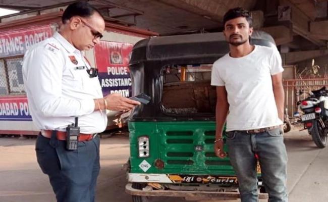 फरीदाबाद: यूनिक कोड नहीं लगाने वाले 530 ऑटो के काटे चालान