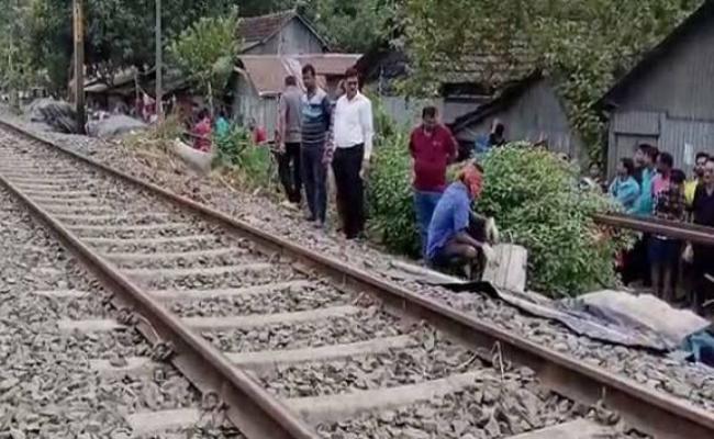 ट्रेन के धक्के से युवती की मौत