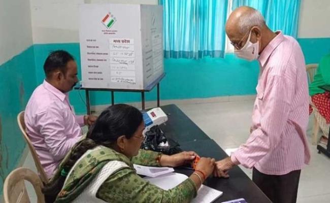 मप्र में सभी 230 सीटों के लिए मतदान शुरू, लोगों में भारी उत्साह