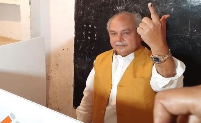 मप्र विस चुनाव: केंद्रीय मंत्री नरेंद्र सिंह तोमर ने डाला वोट
