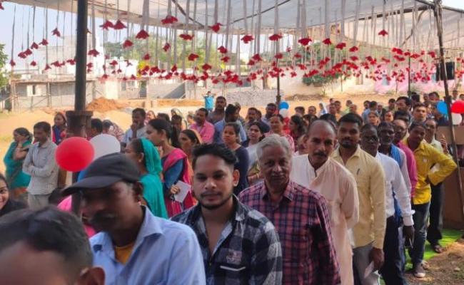 धमतरी जिले में रिकार्ड मतदान, 50 प्रतिशत के करीब पहुंचा मतदान प्रतिशत