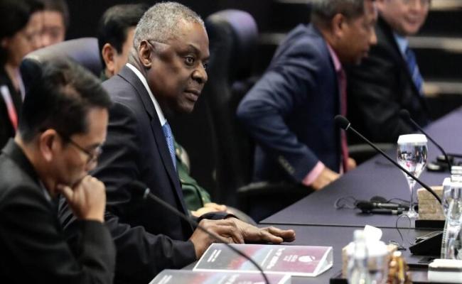 अमेरिकी रक्षा मंत्री लायड आस्टिन बिना कार्यक्रम ट्रेन से यूक्रेन पहुंचे