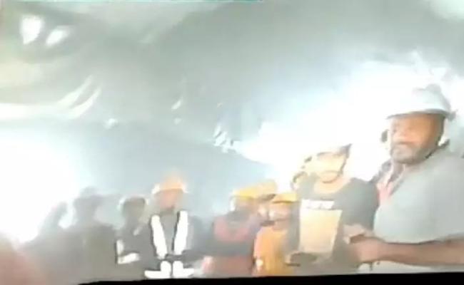 सुरंग में फंसे श्रमिकों तक पहुंचा एंडोस्कोपिक फ्लेक्सी कैमरा, सभी सुरक्षित