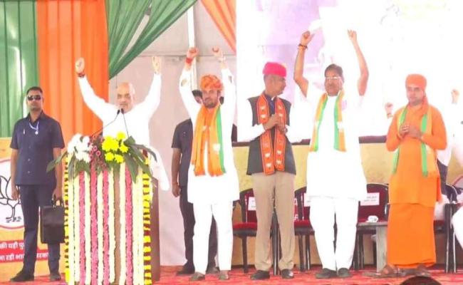 डबल इंजन की सरकार बना दो, दंगे करने वाले राजस्थान छोड़कर चले जाएंगे: अमित शाहखैरथल में आयोजित सभा में भाजपा प्रत्याशियों लिए मांगे वोट