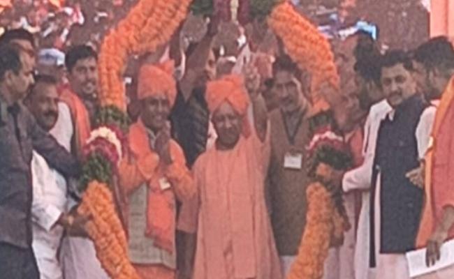 प्रदेश से माफियागिरी खत्म करने के लिए डबल इंजन सरकार जरूरी: आदित्यनाथ