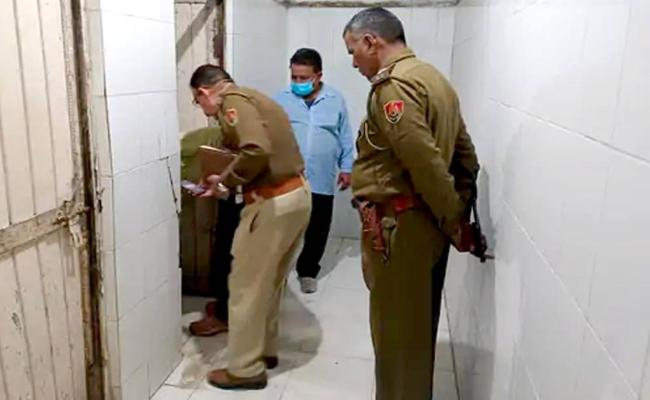 फतेहाबाद अस्पताल में टॉयलेट सीट पर मिला छह माह के लडक़े का भ्रूण