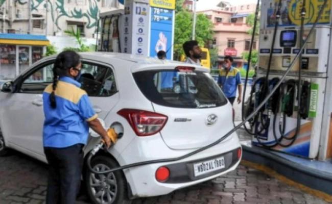 पेट्रोल-डीजल की कीमत स्थिर, कच्चा तेल 81 डॉलर प्रति बैरल के करीब