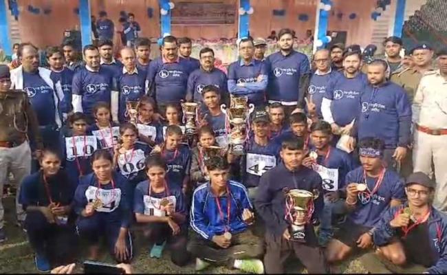 नशा मुक्त जिला निर्माण को लेकर सैकड़ों अररियावासियों ने मैराथन में लगाई दौड़
