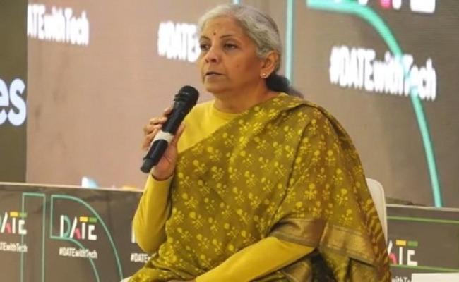 वित्त मंत्री ने साइबर धोखाधड़ी पर लगाम लगाने के लिए लोगों को जागरूक करने पर दिया जोर