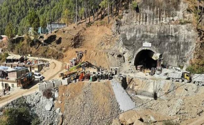 सिलक्यारा सुरंग में आज शुरू हो सकती है वर्टिकल ड्रिलिंग, तैयार की जा रही है सुरक्षा छतरी