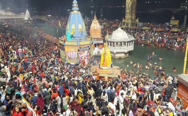 कार्तिक पूर्णिमा पर 20 लाख श्रद्धालुओं ने किया गंगा स्नान