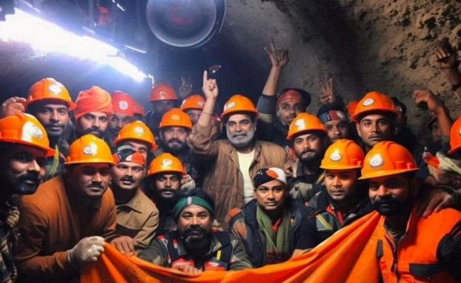 सिल्कयारा में 17वें दिन मजदूरों को सकुशल निकालने पर राष्ट्रपति, प्रधानमंत्री और केंद्रीय सड़क एवं परिवहन मंत्री ने हर्ष व्यक्त किया