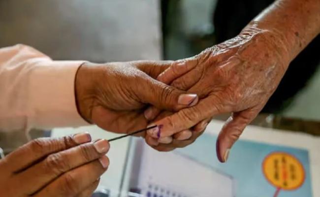 एग्जिट पोल: मध्य प्रदेश में भाजपा और कांग्रेस के बीच कांटे की टक्कर