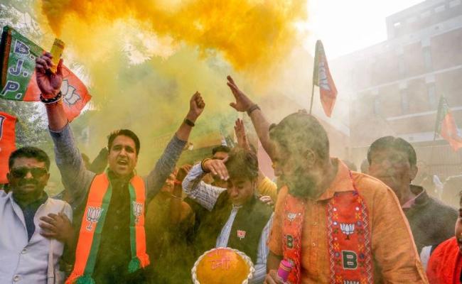 12 राज्यों में भाजपा की पूर्ण बहुमत की सरकार, 03 राज्यों में सिमटी कांग्रेस
