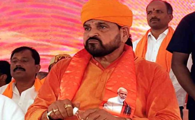 सांसद बृजभूषण सिंह के खिलाफ आरोप तय करने को लेकर दिल्ली पुलिस ने लिखित दलील पेश की