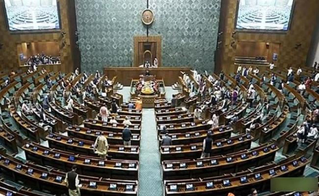 संसद की सुरक्षा में चूक पर विपक्ष का हंगामा, 14 सांसद शीतकालीन सत्र के लिए निलंबित