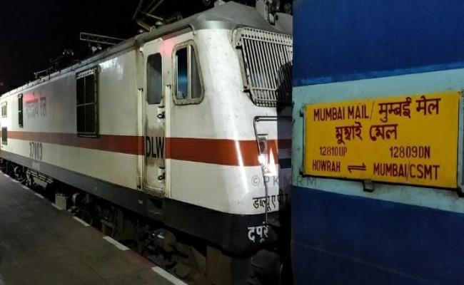 हावड़ा-मुंबई मेल के दो डिब्बे अलग, सभी यात्री सुरक्षित
