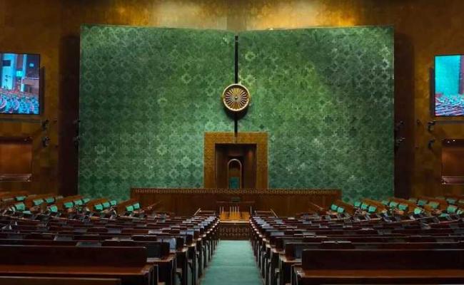 लोकसभा से 45 से अधिक सांसद पूरे सत्र के लिए निलंबित, जोशी बोले- बड़े दुख के साथ ऐसा करना पड़ रहा