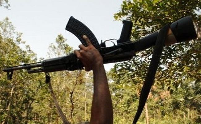 झारखंड के बोकारो में पुलिस मुखबिरी के शक में नक्सलियों ने युवक की हत्या की