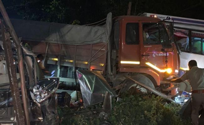 तमिलनाडु में तीर्थयात्रियों के तीन वाहनों पर चढ़ा ट्रक, पांच की मौत, 19 घायल