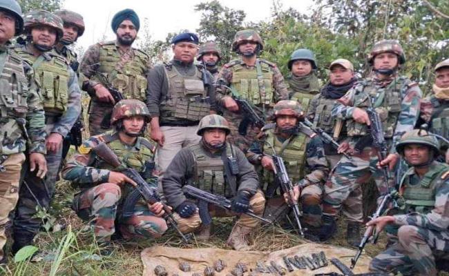 मणिपुर में भारी मात्रा में हथियार और गोला-बारूद बरामद