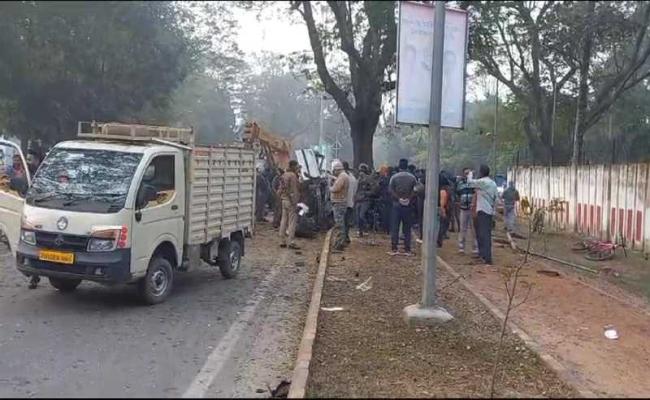 नववर्ष पर पिकनिक मनाने निकले आदित्यपुर के छह युवकों की सड़क दुर्घटना में मौत